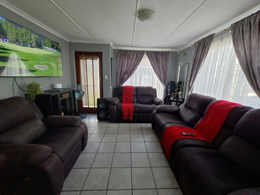 3 Bedroom Property for Sale in Bell Glen Western Cape